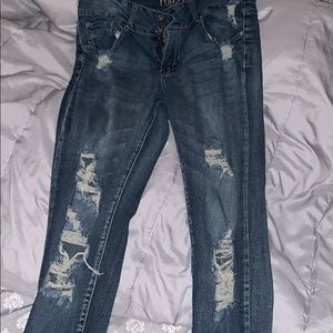 Mid-rise jegging ripped jeans